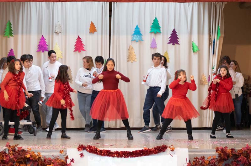 Fiesta de Navidad para familias del Colegio de la Fundacin Gil Gayarre